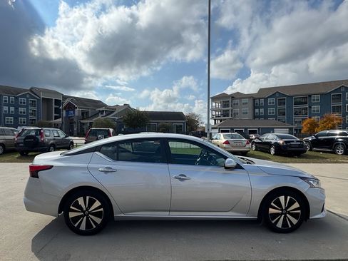 Used 2021 Nissan Altima 2.5 SV image 9