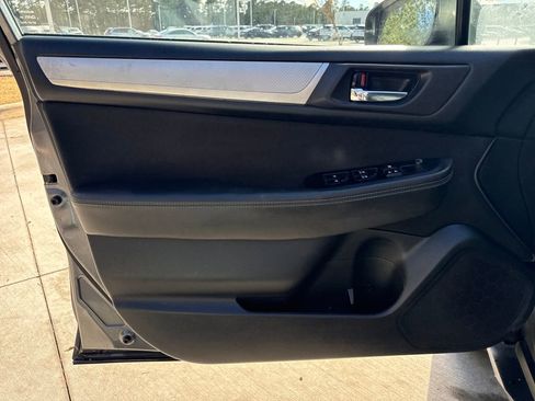 Used 2018 Subaru Outback 2.5i Premium image 14