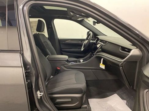 Used 2025 Jeep Grand Cherokee Laredo X w/ Luxury Tech Group I image 26