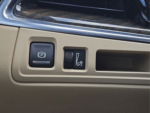 Used 2019 Cadillac XT5 FWD image 14