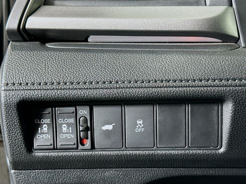 Used 2025 Honda Odyssey Sport-L image 17