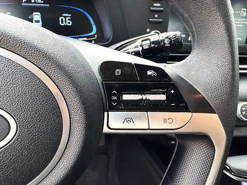 Used 2025 Hyundai Elantra SE image 21