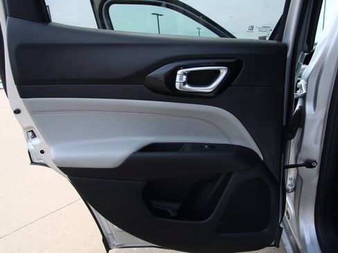Used 2025 Jeep Compass Limited AWD/4WD image 37
