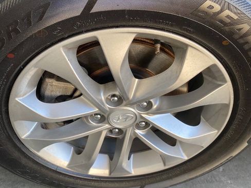Used 2019 Hyundai Santa Fe SE AWD/4WD image 15