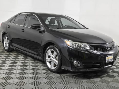 Used 2014 Toyota Camry SE FWD image 10