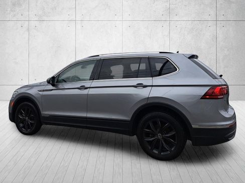 Used 2024 Volkswagen Tiguan SE FWD image 7