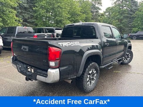 Used 2019 Toyota Tacoma TRD Off-Road AWD/4WD image 4