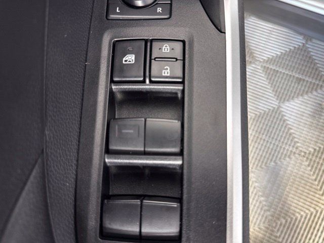 Used 2021 Toyota RAV4 XLE AWD/4WD image 16