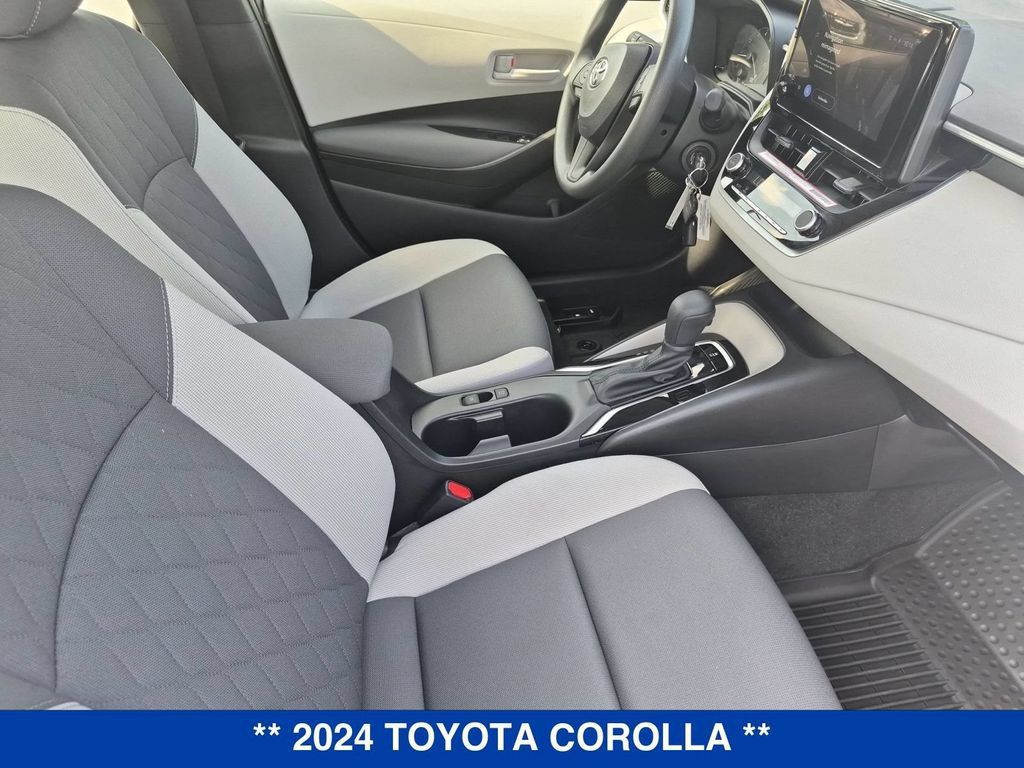 Used 2024 Toyota Corolla LE FWD image 29