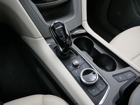 Certified 2024 Cadillac XT6 Premium Luxury w/ LPO, Floor Liner Package AWD/4WD image 24