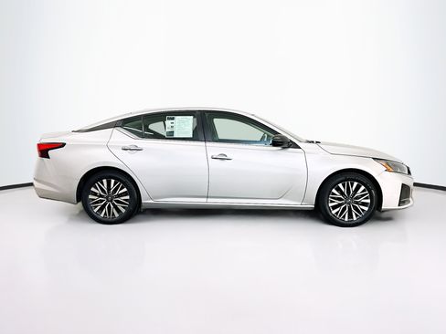 Used 2024 Nissan Altima 2.5 SV image 10