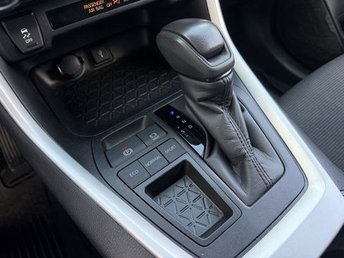 Used 2022 Toyota RAV4 LE image 21