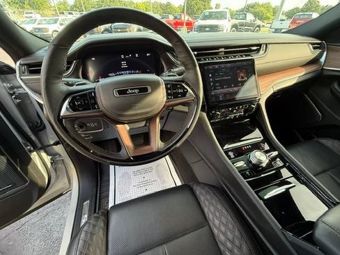Used 2023 Jeep Grand Cherokee L Summit w/ Luxury Tech Group V AWD/4WD image 14