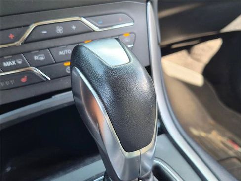 Used 2018 Ford Edge SEL w/ Equipment Group 201A FWD image 12