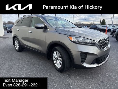 Used 2019 Kia Sorento LX w/ LX Convenience Package image 3