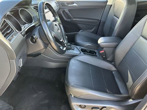 Used 2018 Volkswagen Tiguan SE w/ Panoramic Sunroof Package FWD image 17