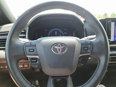 Used 2025 Toyota Camry SE w/ Convenience Package FWD image 15