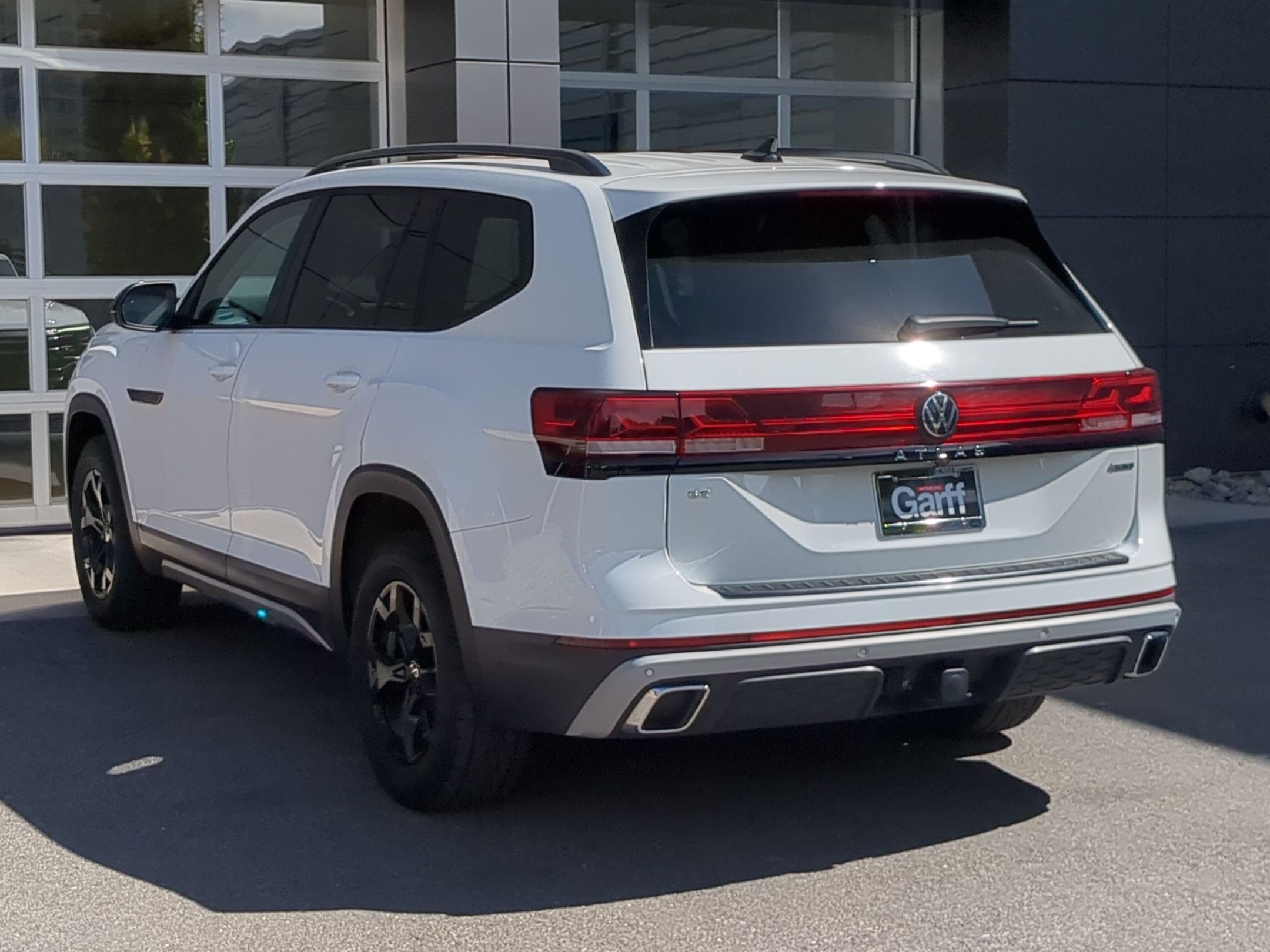 Used 2024 Volkswagen Atlas Peak Edition SE AWD/4WD image 7