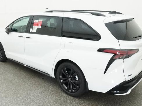 New 2026 Toyota Sienna XSE FWD image 25