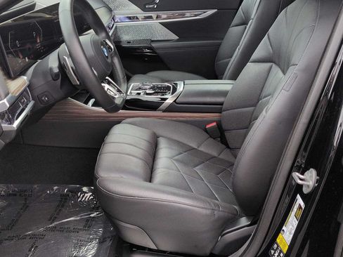 Used 2023 BMW 760i xDrive AWD/4WD image 17