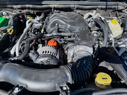 Used 2015 Jeep Wrangler Unlimited Rubicon w/ Connectivity Group image 33