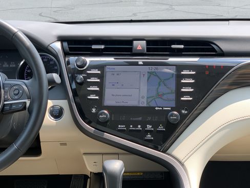 Used 2019 Toyota Camry XLE w/ Navigation Package FWD image 31