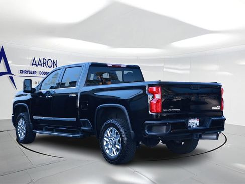 Used 2024 Chevrolet Silverado 2500 High Country AWD/4WD image 2