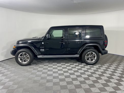 Used 2018 Jeep Wrangler Unlimited Sahara AWD/4WD image 2