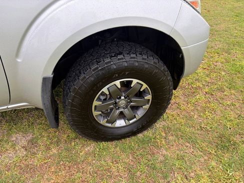 Used 2014 Nissan Frontier PRO-4X w/ Pro-4x Luxury Package AWD/4WD image 8