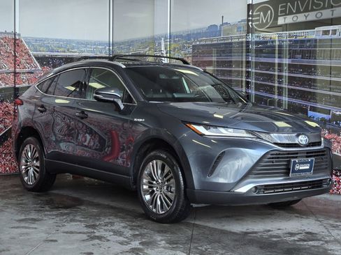 Certified 2021 Toyota Venza XLE image 1