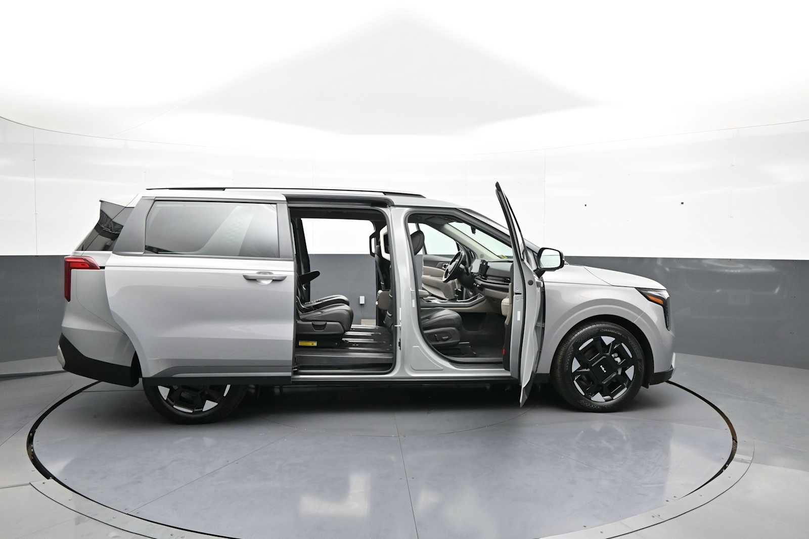 Used 2025 Kia Carnival EX FWD image 43