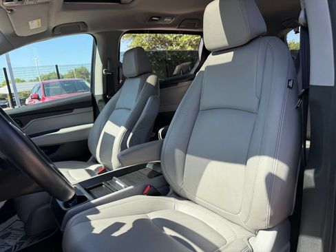 Used 2023 Honda Odyssey EX-L image 13