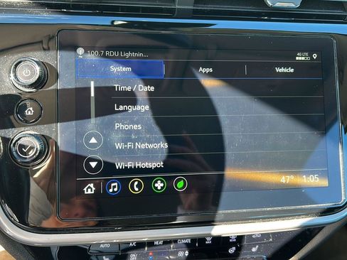 Used 2022 Chevrolet Bolt EUV LT w/ Comfort Package image 16