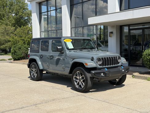Used 2024 Jeep Wrangler Unlimited w/ LED Headlamp & Fog Lamp Group AWD/4WD image 2