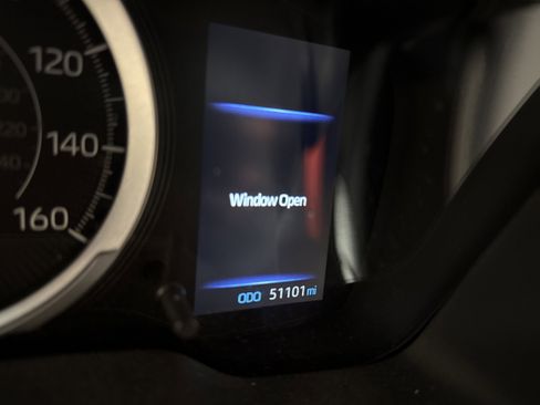 Used 2022 Toyota Corolla LE image 5