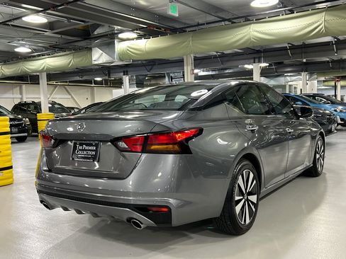 Used 2019 Nissan Altima 2.5 SL FWD image 2