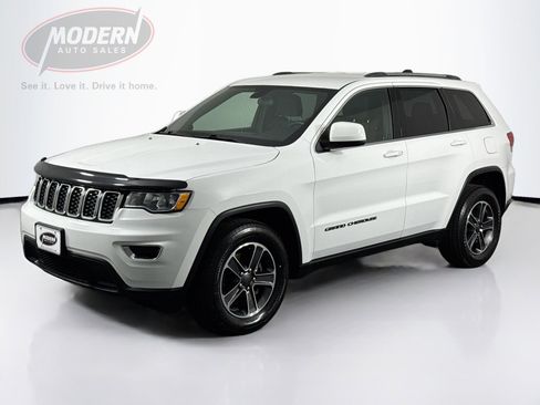 Used 2018 Jeep Grand Cherokee Laredo AWD/4WD image 1