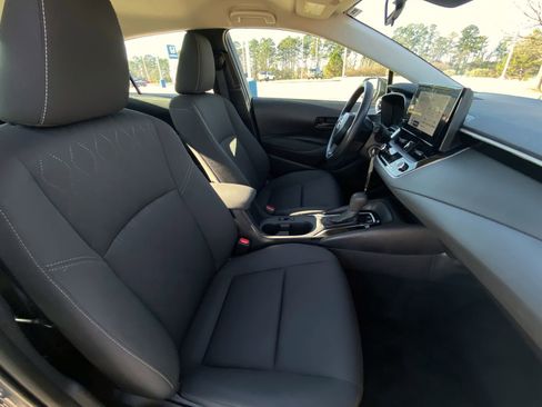 Used 2025 Toyota Corolla LE image 14