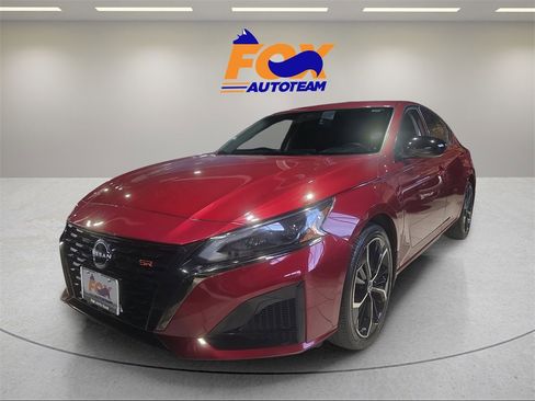 Used 2023 Nissan Altima 2.5 SR image 1