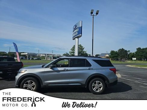 Certified 2020 Ford Explorer XLT w/ Class III Trailer Tow Package AWD/4WD image 1
