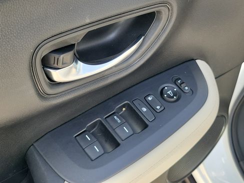 Certified 2024 Honda HR-V LX image 18