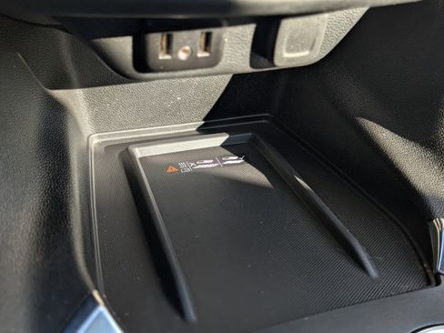 Used 2023 Chevrolet Traverse LT image 25