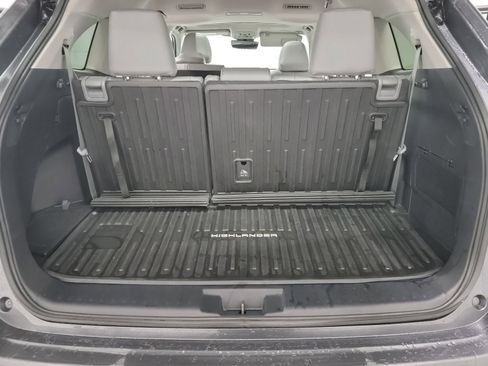 Used 2024 Toyota Highlander XLE image 26