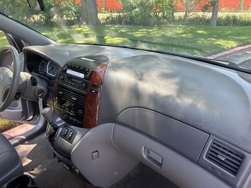 Used 2005 Toyota Sienna FWD image 25