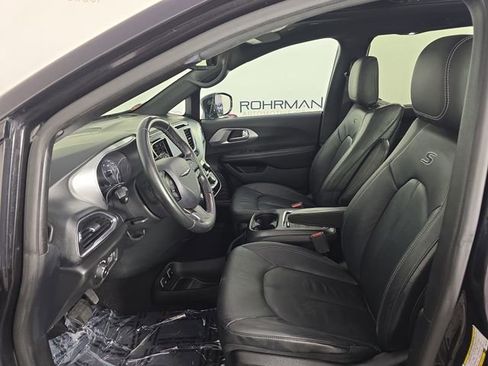 Used 2018 Chrysler Pacifica Touring-L Plus w/ Advanced Safetytec Group FWD image 20
