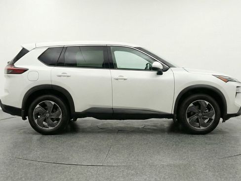Used 2025 Nissan Rogue SV AWD/4WD image 11