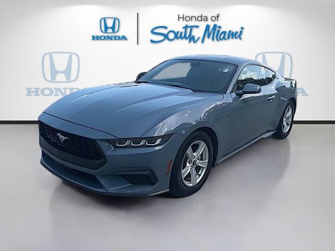 Used 2024 Ford Mustang Coupe RWD image 3