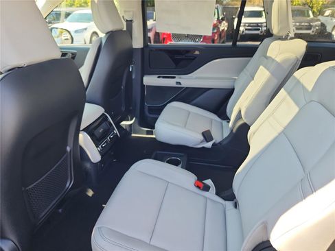 New 2026 Lincoln Aviator 2WD image 18