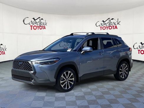 Used 2024 Toyota Corolla Cross XLE w/ Convenience Package image 2