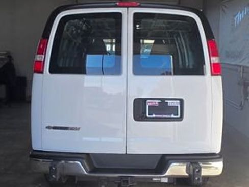 Used 2022 Chevrolet Express 2500 w/ Driver Convenience Package image 4